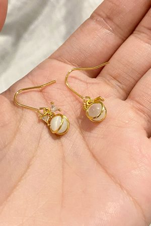 Trendy Cool-Toned Cat's Eye Stone Bowknot Stud Earrings - 2025 High-End Fashionable Niche Design for a Chic Look