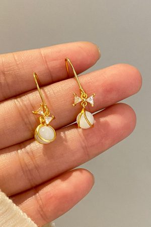 Trendy Cool-Toned Cat's Eye Stone Bowknot Stud Earrings - 2025 High-End Fashionable Niche Design for a Chic Look