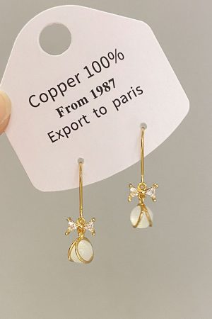 Trendy Cool-Toned Cat's Eye Stone Bowknot Stud Earrings - 2025 High-End Fashionable Niche Design for a Chic Look