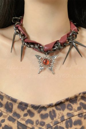 Trendy Dark Style Butterfly Necklace for Women, Niche Design Clavicle Chain, Heavy-Duty Accessory for Sweet and Cool Looks