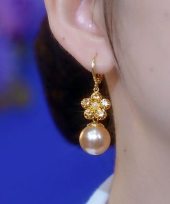 Trendy Five-Petal Pearl Drop Earrings - Fashionable Statement Jewelry to Enhance Any Outfit and Slim the Face
