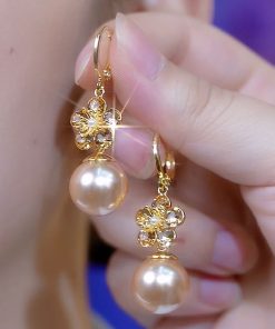 Trendy Five-Petal Pearl Drop Earrings - Fashionable Statement Jewelry to Enhance Any Outfit and Slim the Face