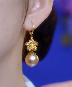 Trendy Five-Petal Pearl Drop Earrings - Fashionable Statement Jewelry to Enhance Any Outfit and Slim the Face