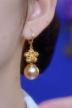 Trendy Five-Petal Pearl Drop Earrings - Fashionable Statement Jewelry to Enhance Any Outfit and Slim the Face