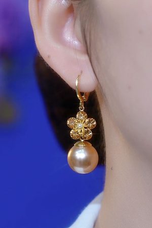 Trendy Five-Petal Pearl Drop Earrings - Fashionable Statement Jewelry to Enhance Any Outfit and Slim the Face