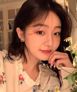 Trendy Floral Clip-On Earrings for Women - High-End Light Luxury Niche Design Ear Accessories 2025