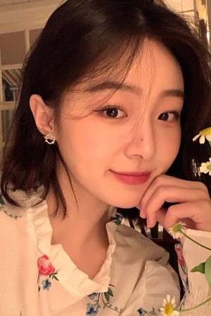 Trendy Floral Clip-On Earrings for Women - High-End Light Luxury Niche Design Ear Accessories 2025