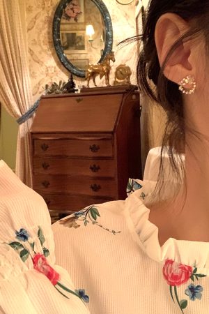 Trendy Floral Clip-On Earrings for Women - High-End Light Luxury Niche Design Ear Accessories 2025