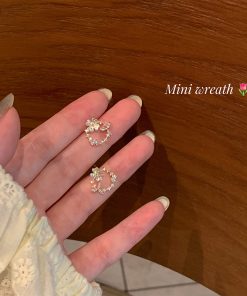 Trendy Floral Clip-On Earrings for Women - High-End Light Luxury Niche Design Ear Accessories 2025