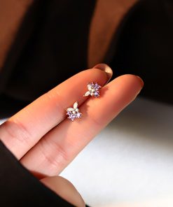 Trendy Floral Stud Earrings for Women, Elegant Minimalist Design, Small Summer Accessories, Exquisite Niche Style 2025