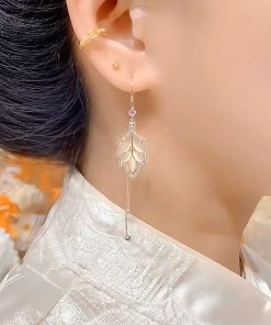 Trendy French High-End Style Long Tassel Ear Hooks with Micro-Inlaid Maple Leaf Design for a Slimming Effect