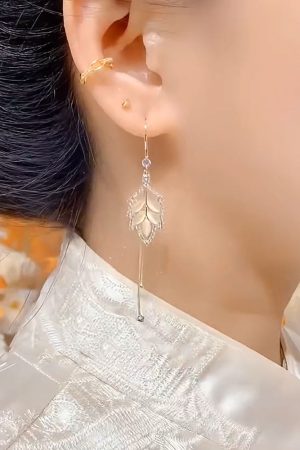 Trendy French High-End Style Long Tassel Ear Hooks with Micro-Inlaid Maple Leaf Design for a Slimming Effect