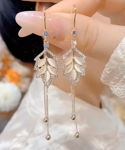 Trendy French High-End Style Long Tassel Ear Hooks with Micro-Inlaid Maple Leaf Design for a Slimming Effect