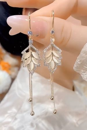 Trendy French High-End Style Long Tassel Ear Hooks with Micro-Inlaid Maple Leaf Design for a Slimming Effect