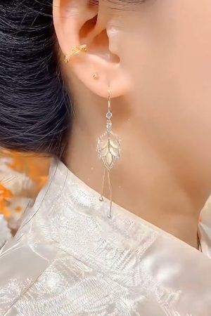 Trendy French High-End Style Long Tassel Ear Hooks with Micro-Inlaid Maple Leaf Design for a Slimming Effect