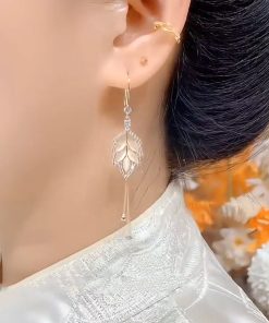 Trendy French High-End Style Long Tassel Ear Hooks with Micro-Inlaid Maple Leaf Design for a Slimming Effect