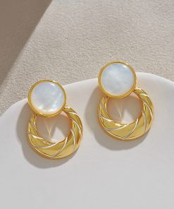 Trendy French Style Round Shell Drop Earrings - Unique High-End Design for Women, Slimming 2025 Fashion Statement