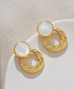 Trendy French Style Round Shell Drop Earrings - Unique High-End Design for Women, Slimming 2025 Fashion Statement
