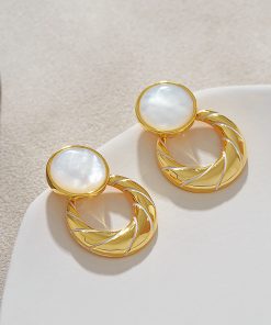 Trendy French Style Round Shell Drop Earrings - Unique High-End Design for Women, Slimming 2025 Fashion Statement