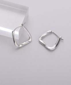 Trendy French-Style Square Earrings for Women - High-End Autumn/Winter Ear Accessories, Chic Ear Clips & Hoops 2025
