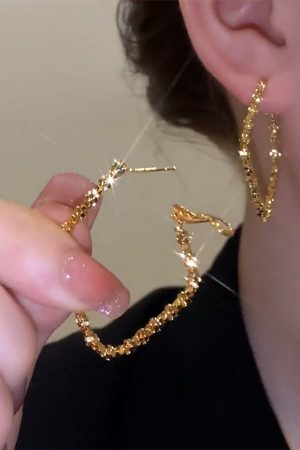 Trendy Geometric Diamond-Shaped Earrings - Minimalist French Light Luxury Ear Clips for 2025