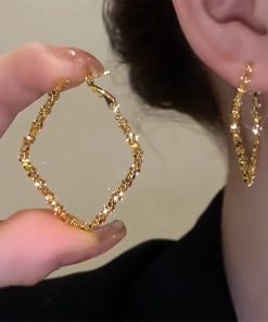 Trendy Geometric Diamond-Shaped Earrings - Minimalist French Light Luxury Ear Clips for 2025