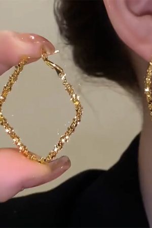Trendy Geometric Diamond-Shaped Earrings - Minimalist French Light Luxury Ear Clips for 2025