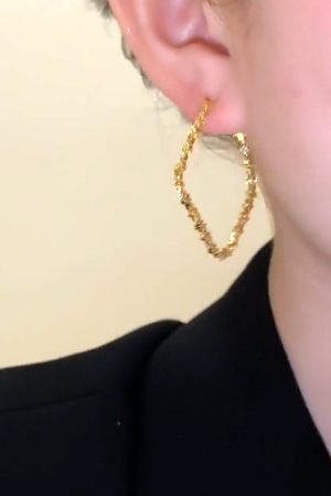 Trendy Geometric Diamond-Shaped Earrings - Minimalist French Light Luxury Ear Clips for 2025