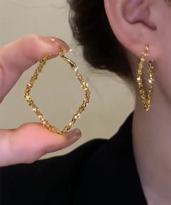 Trendy Geometric Diamond-Shaped Earrings - Minimalist French Light Luxury Ear Clips for 2025