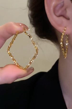 Trendy Geometric Diamond-Shaped Earrings - Minimalist French Light Luxury Ear Clips for 2025