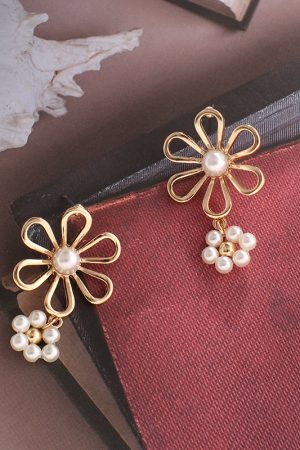 Trendy Handmade Pearl Beaded Hollow Petal Stud Earrings for Women, Fashion Jewelry Accessory