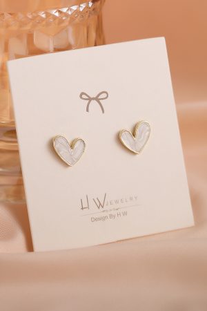 Trendy Heart-Shaped Stud Earrings for Women, Unique Light Luxury Design, High-End Autumn/Winter 2025 Fashion Statement