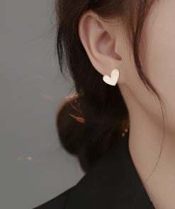 Trendy Heart-Shaped Stud Earrings for Women, Unique Light Luxury Design, High-End Autumn/Winter 2025 Fashion Statement