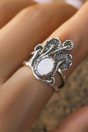 Trendy Hip-Hop Retro Egg Face and Butterfly Ring Set - European and American Jewelry Design for Unique Style