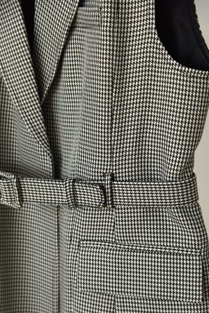 Trendy Houndstooth Tailored Sleeveless Vest with Cinched Waist - Classic Commuting Style for Chic Outfits