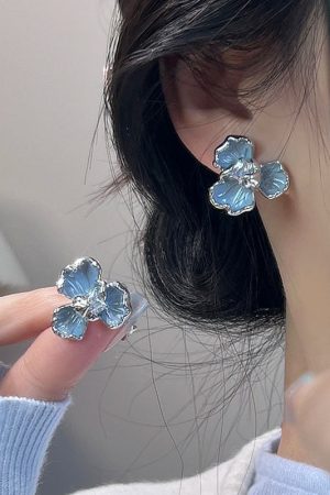 Trendy Iris Flower Stud Earrings - Elegant Niche Design, Light Luxury High-End Versatile Ear Accessories for 2025 Fashion