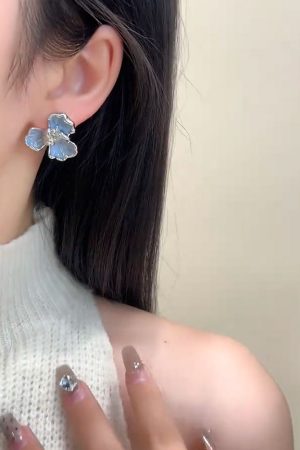 Trendy Iris Flower Stud Earrings - Elegant Niche Design, Light Luxury High-End Versatile Ear Accessories for 2025 Fashion