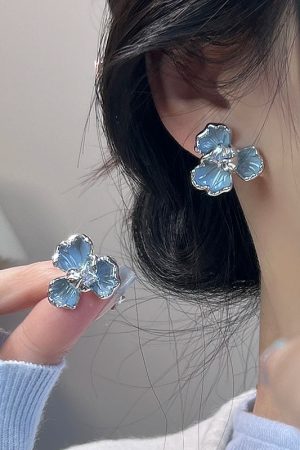 Trendy Iris Flower Stud Earrings - Elegant Niche Design, Light Luxury High-End Versatile Ear Accessories for 2025 Fashion