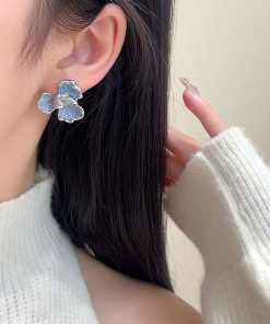 Trendy Iris Flower Stud Earrings - Elegant Niche Design, Light Luxury High-End Versatile Ear Accessories for 2025 Fashion
