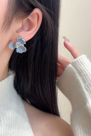 Trendy Iris Flower Stud Earrings - Elegant Niche Design, Light Luxury High-End Versatile Ear Accessories for 2025 Fashion