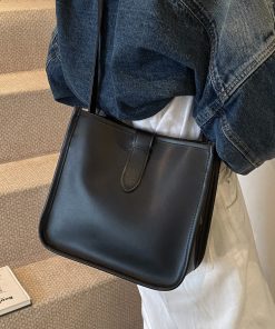 Trendy Large Capacity Crossbody Bag for Women, Stylish Minimalist Winter Commuter Handbag, 2025 Model