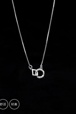 Trendy Light Luxury Clavicle Chain Necklace - 2025 French Niche Design Accessory for Elegant Style