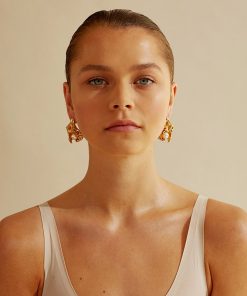 Trendy Long Vintage Pleated Pearl Flower Earrings for Women, Irregular Gold-Plated Studs, European American Style, Fashion Must-Have