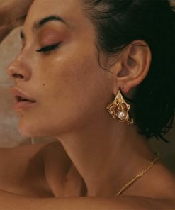 Trendy Long Vintage Pleated Pearl Flower Earrings for Women, Irregular Gold-Plated Studs, European American Style, Fashion Must-Have