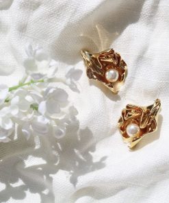 Trendy Long Vintage Pleated Pearl Flower Earrings for Women, Irregular Gold-Plated Studs, European American Style, Fashion Must-Have