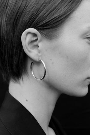 Trendy Metal Hoop Earrings for Women, Thick C-Shaped Hollow Open Design, Fashionable Hip Hop Style, Recommended by Bloggers