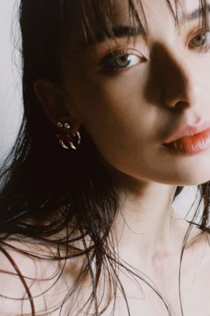 Trendy Minimalist C-Shaped Round Red Agate Bead Stud Earrings for a Chic European American Style Look