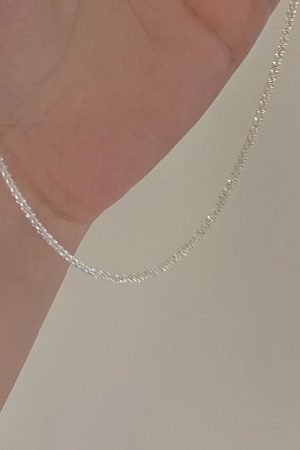 Trendy Minimalist Shimmering Necklace 2025 - High-End Simple Chain Design for Cool Style Lovers