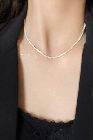Trendy Minimalist Shimmering Necklace 2025 - High-End Simple Chain Design for Cool Style Lovers