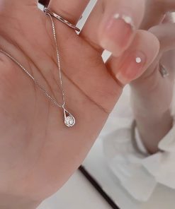 Trendy Minimalist Water Drop Necklace, High-End Light Luxury Design, 2025 Must-Have Fashion Accessory for Elegant Style